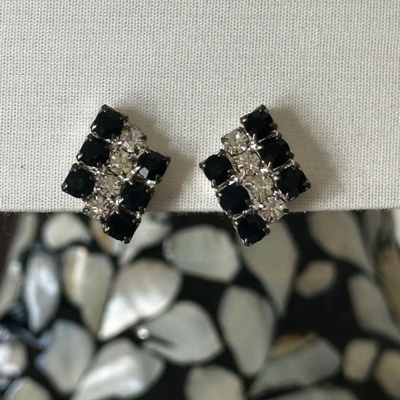 Vintage Silver Tone Black and Clear Rhinestone Clip-On‎ Earrings - Picture 1 of 4